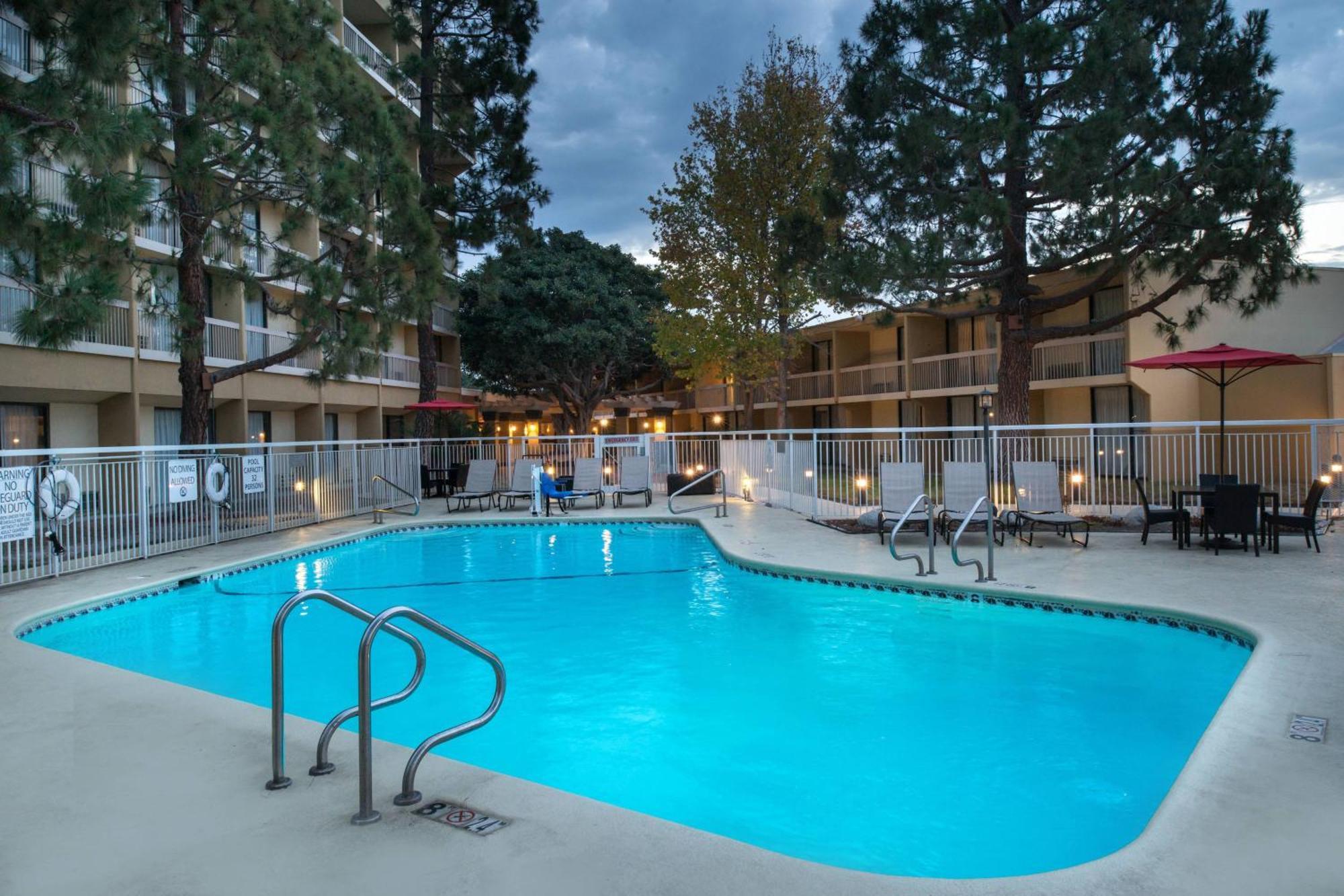 Courtyard By Marriott Oxnard/Ventura Hotell Exteriör bild