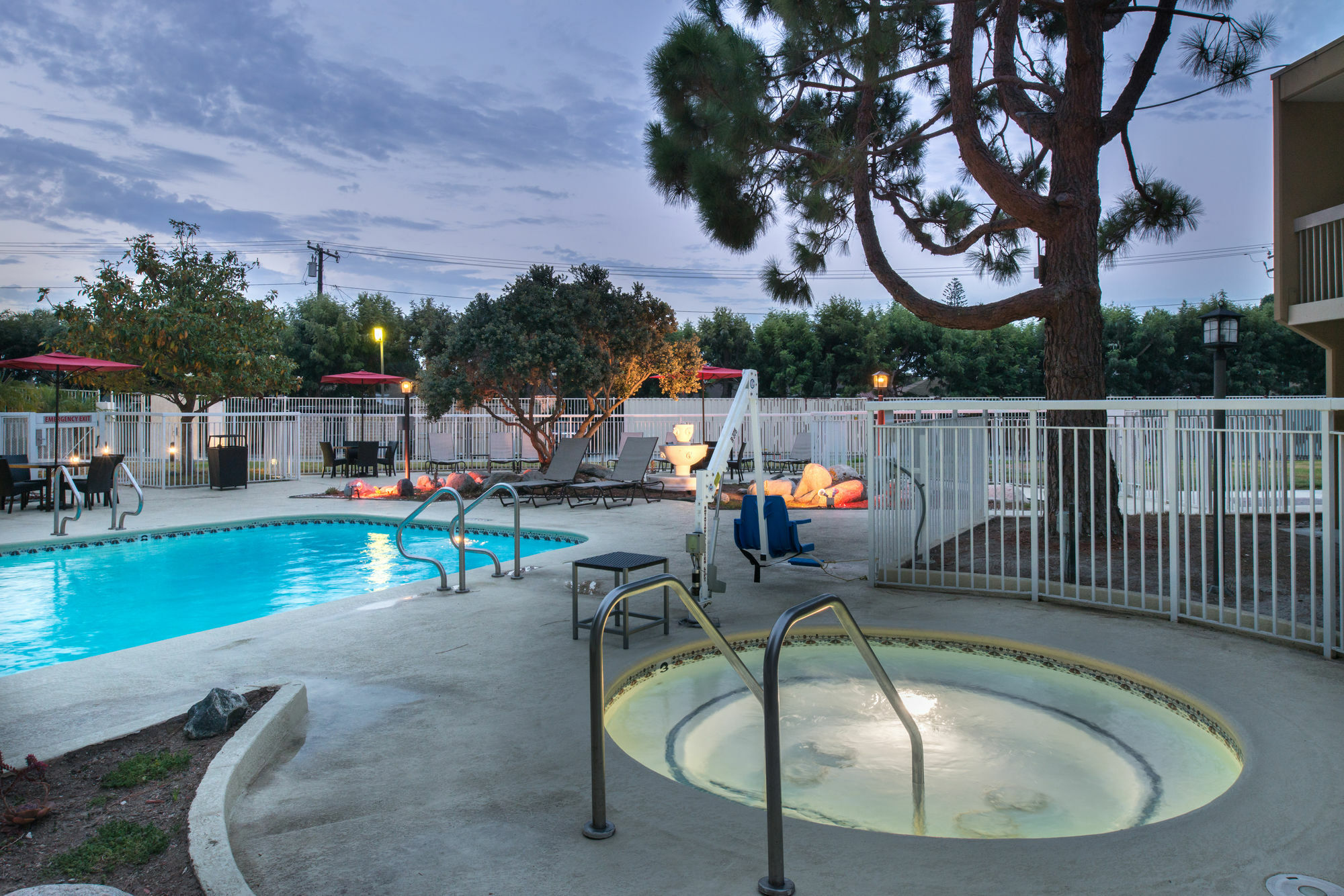 Courtyard By Marriott Oxnard/Ventura Hotell Exteriör bild
