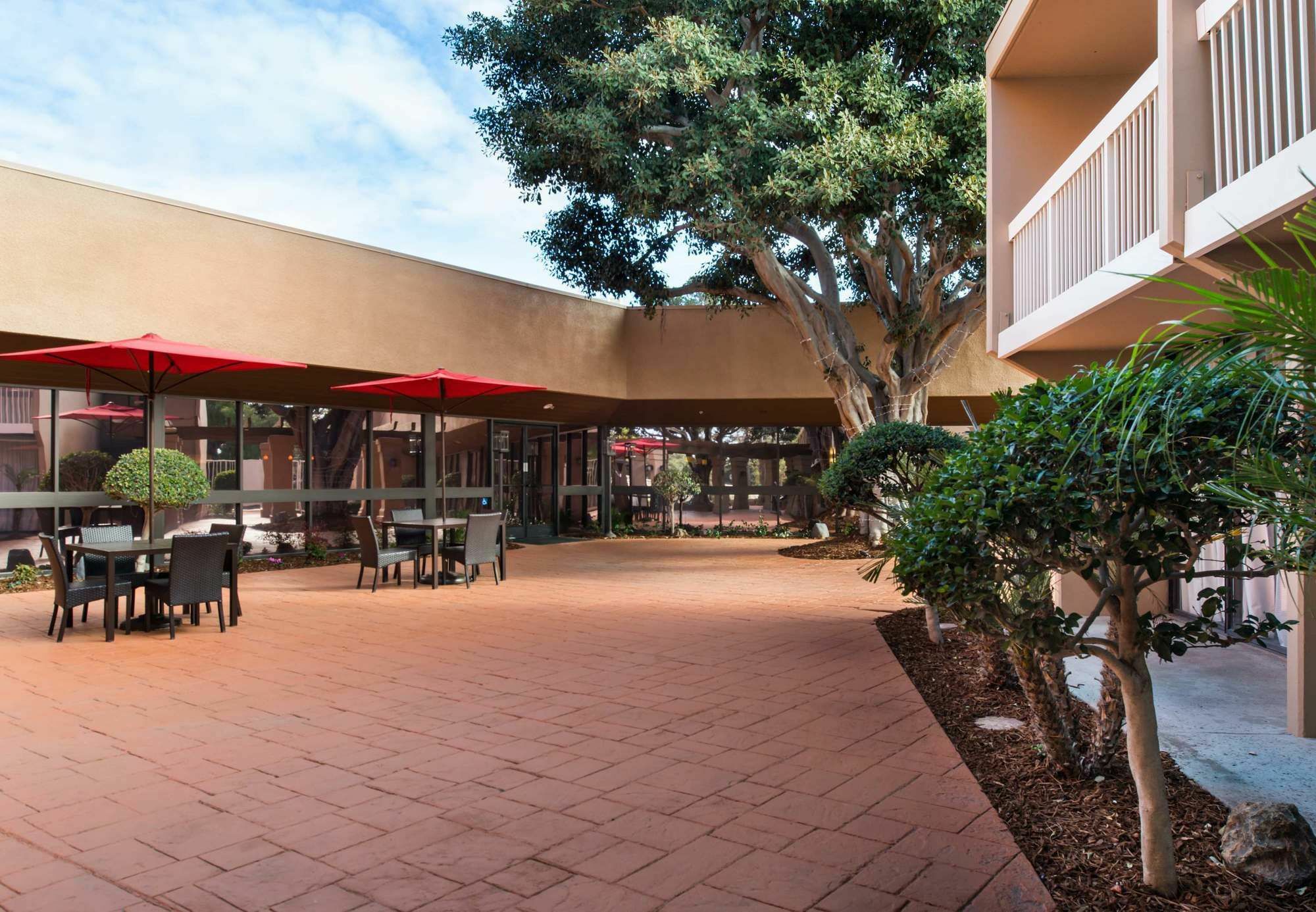 Courtyard By Marriott Oxnard/Ventura Hotell Exteriör bild